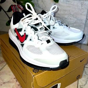 Brand New, never worn Nike Air Max Genome white/black/very berry